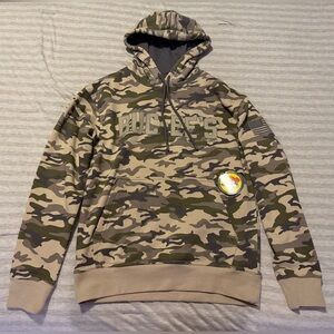 Buc-ee’s Camo Hoodie - NWT, Unisex Adult Size Small